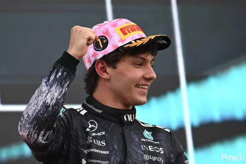 kimi-antonelli-mercedes-2026-pirelli-zondag-japan-race-podium-5