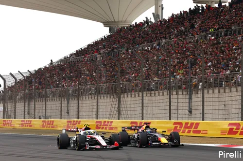 oliver-bearman-haas-max-verstappen-red-bull-racing-2026-zondag-race-china-pirelli