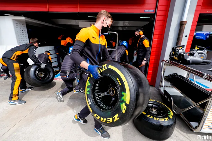 Het oververhitten van de banden zorgt ervoor dat de coureurs elkaar minder goed kunnen volgen (Foto: McLaren F1 Media)