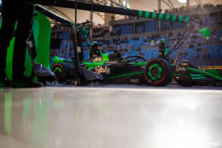 bahrein valtteri bottas stake pitstop