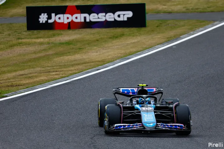 De Alpine-bolide is een draak van auto die voor geen meter loopt. (Foto: Pirelli)