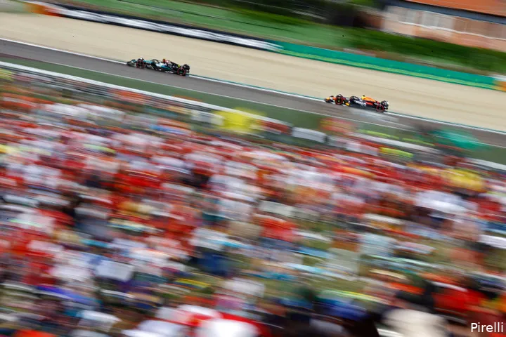 <i>Verstappen en Hamilton en Imola.</i>
