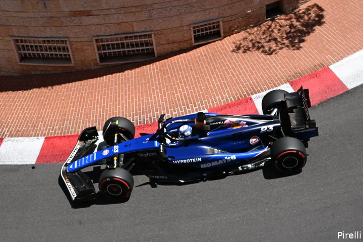 Alexander Albon raakte behoorlijk gefrustreerd door zijn voorbanden. (Foto: Pirelli)