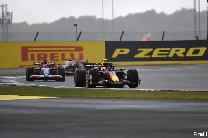 Montoya stelt dat Verstappen en Pérez verschillende auto's hebben.