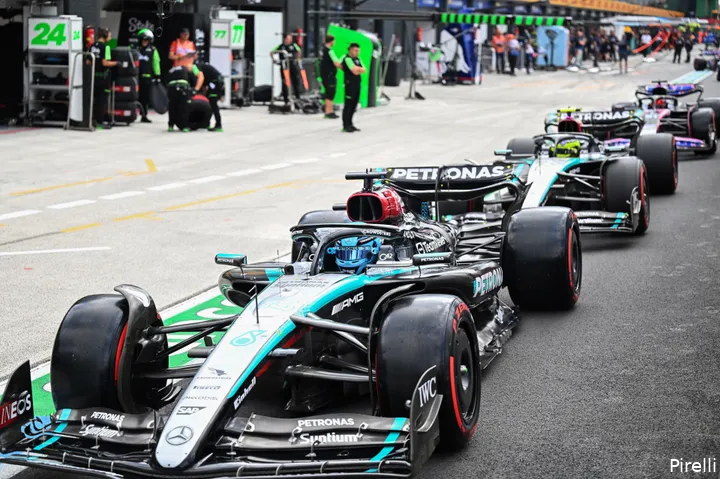george russell mercedes lewis hamilton pitstraat 19 saturday zandvoort 2024