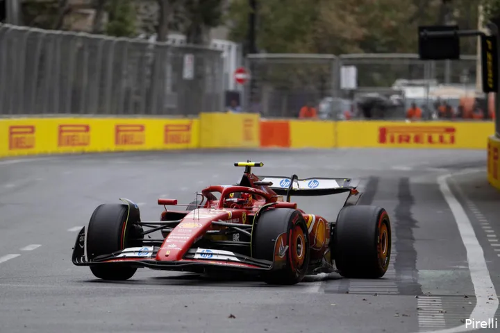 Carlos Sainz in zijn Ferrari.