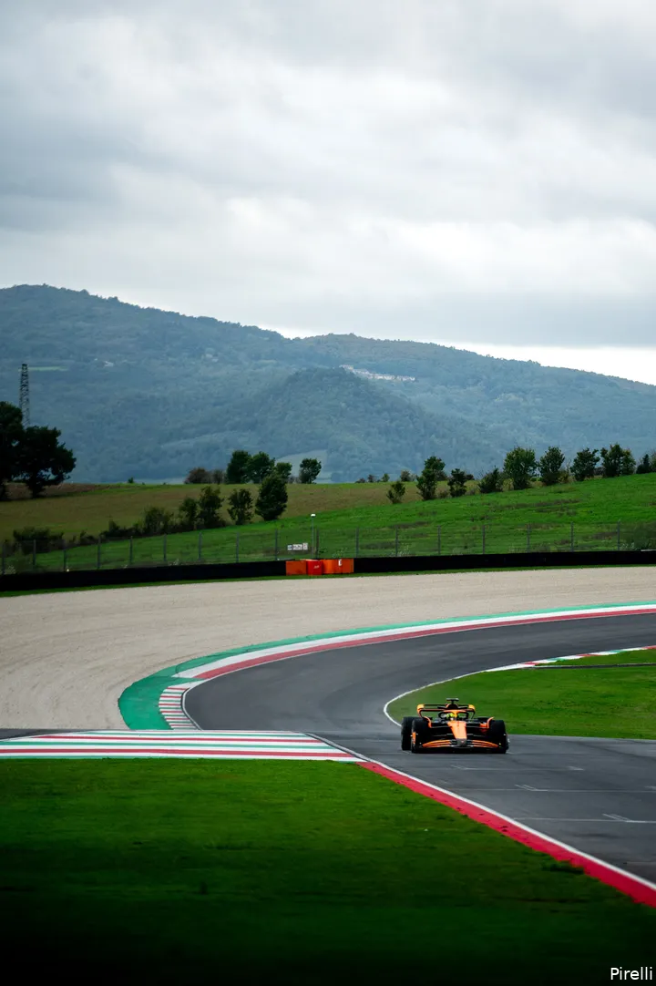 Norris op het natte asfalt van Mugello.