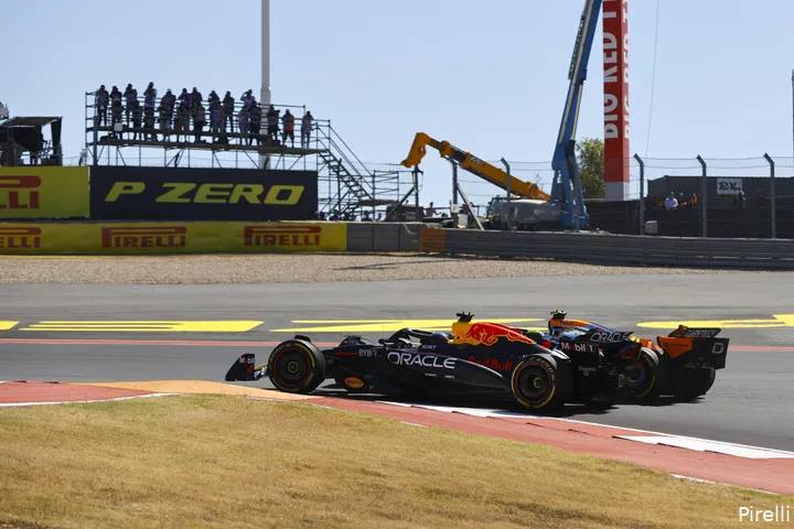 Norris en Verstappen hadden volgens Villeneuve allebei een straf moeten krijgen. (Foto: Pirelli)
