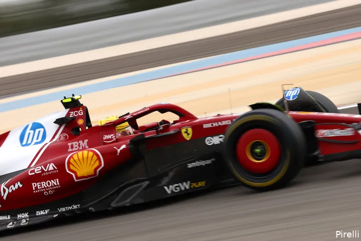 ferrari lewis hamilton bahrein testdag 1 2025