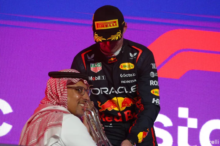 <i>De tweede plek moet als een verlies gevoeld hebben voor Max Verstappen in Saoedi-Arabië.</i>