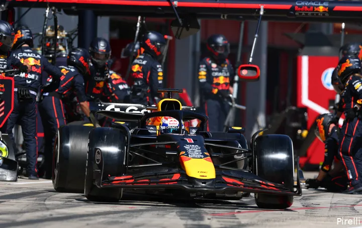 pirelli red bull racing max verstappen pitstop gp emilia romagna imola 2025 zondag