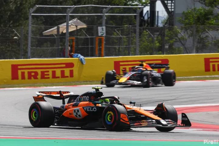 lando norris mclaren max verstappen red bull racing 2025 race zondag spanje