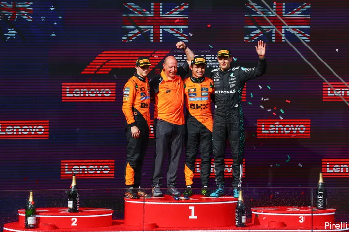 pirelli-lando-norris-mclaren-oscar-piastri-george-russell-mercedes-gp-hongarije-2025-zondag-podium-2
