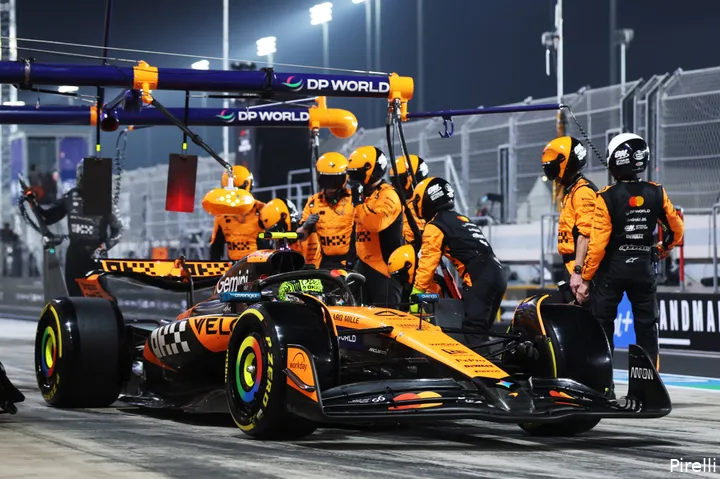 pirelli-lando-norris-mclaren-gp-qatar-2025-zondag