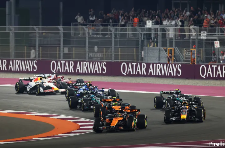 pirelli-start-red-bull-racing-max-verstappen-mclaren-oscar-piastri-lando-norris-bocht-een-gp-qatar-2025-zondag