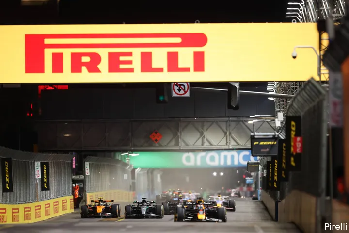 start-george-russell-mercedes-lando-norris-max-verstappen-21-saturday-lasvegas-2025