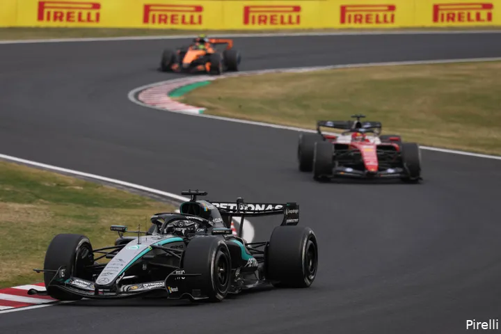 george-russell-mercedes-charles-leclerc-ferrari-lando-norris-mclaren-2026-pirelli-zondag-japan-race