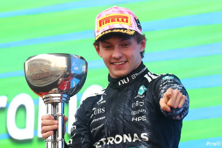 kimi-antonelli-mercedes-2026-pirelli-zondag-japan-race-podium-1