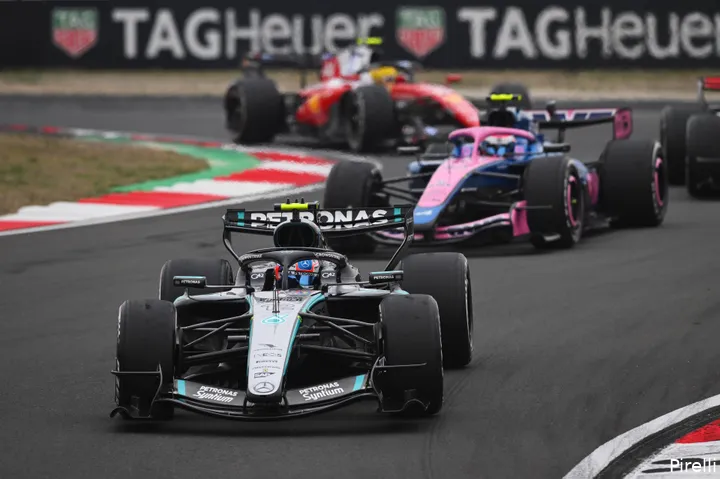 kimi-antonelli-mercedes-alpine-2026-zondag-race-china-pirelli