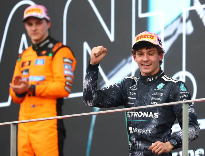 kimi-antonelli-mercedes-oscar-piastri-mclaren-2026-pirelli-zondag-japan-race-podium