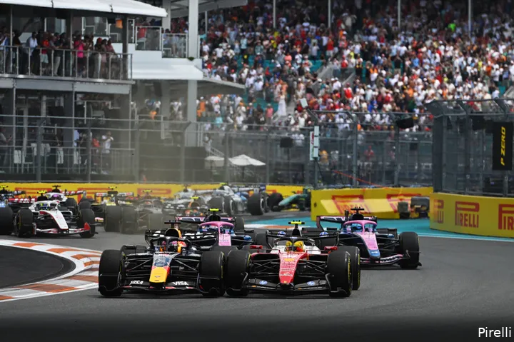 pirelli-red-bull-racing-max-verstappen-gp-miami-2026-zaterdag-lewis-hamilton-gevecht-2