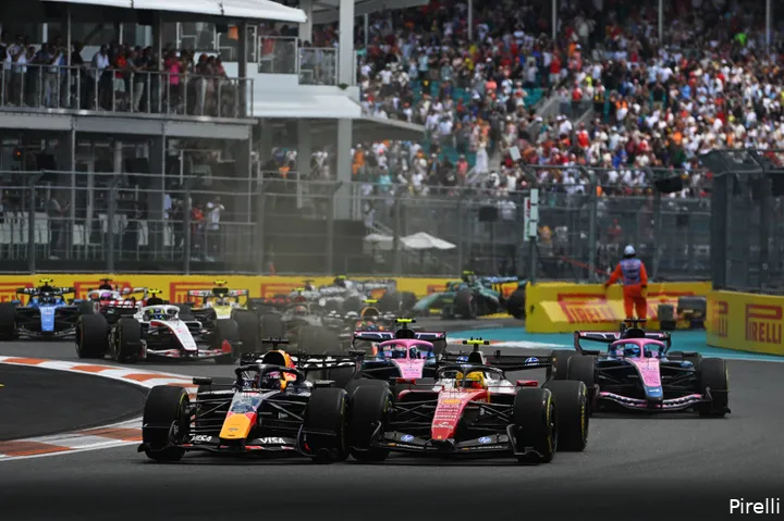 pirelli-red-bull-racing-max-verstappen-gp-miami-2026-zaterdag-lewis-hamilton-gevecht