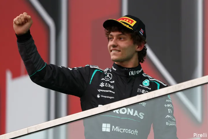 podium-kimi-antonelli-mercedes-2026-zondag-race-canada