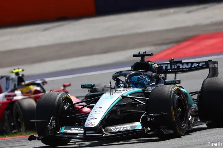 pirelli-george-russell-mercedes-gp-oostenrijk-2026-zondag-lewis-hamilton
