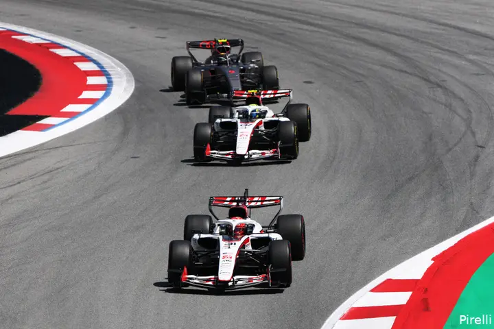 pirelli-haas-esteban-ocon-oliver-bearman-gabriel-bortoleto-audi-gp-barcelona-catalonie-2026-zondag