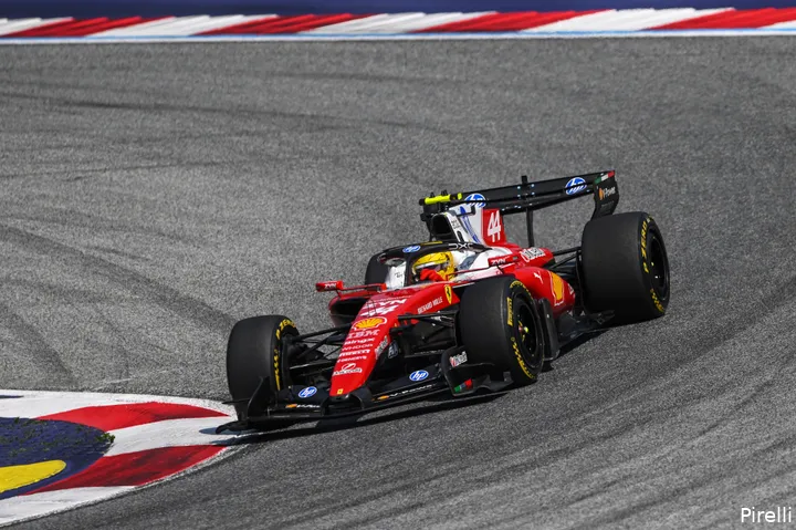 pirelli-lewis-hamilton-ferrari-gp-oostenrijk-2026-zondag-gevecht