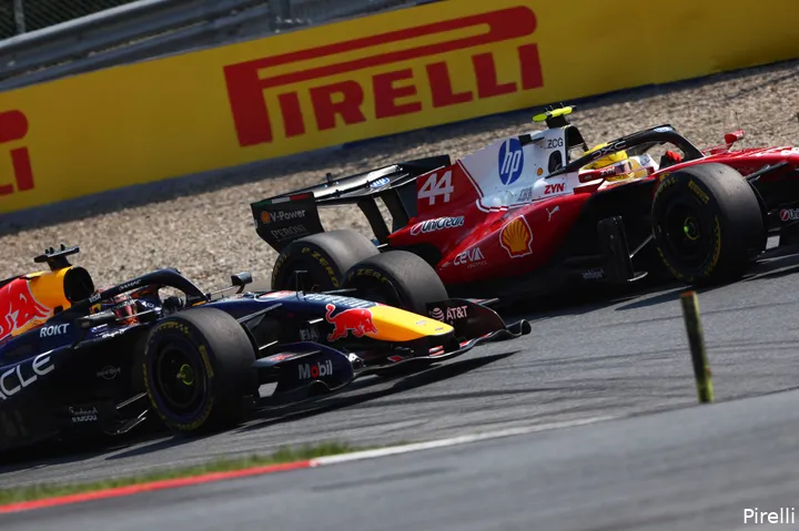 pirelli-lewis-hamilton-ferrari-max-verstappen-red-bull-racing-gp-oostenrijk-2026-zondag-gevecht-3