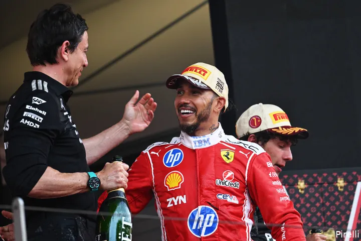 toto-wolff-mercedes-lewis-hamilton-ferrari-podium--pirelli-2026-zondag-monaco-race