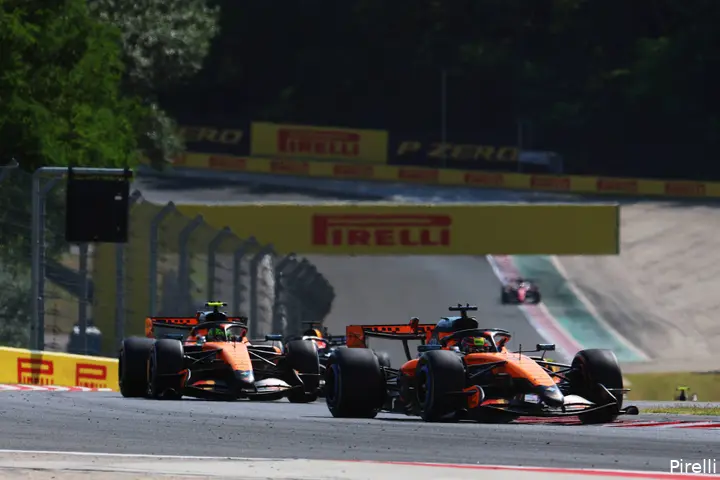 lando-norris-mclaren-gp-hongarije-2026-zondag-pirelli-oscar-piastri