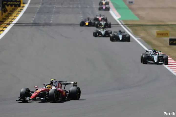 lewis-hamilton-kimi-antonellli-ferrari-mercedes-2026-zaterdag-sprintrace-groot-brittannie