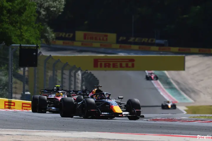 max-verstappen-red-bull-racing-gp-hongarije-2026-zondag-pirelli-2
