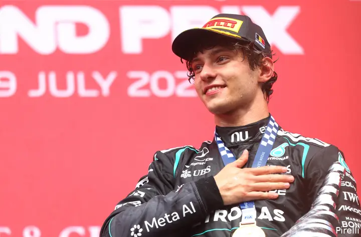 pirelli-andrea-kimi-antonelli-mercedes-gp-belgie-2026-zondag-podium-3