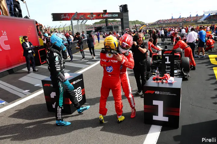pirelli-george-russell-mercedes-charles-leclerc-lewis-hamilton-ferrari-gp-groot-brittannie-2026-zondag-4