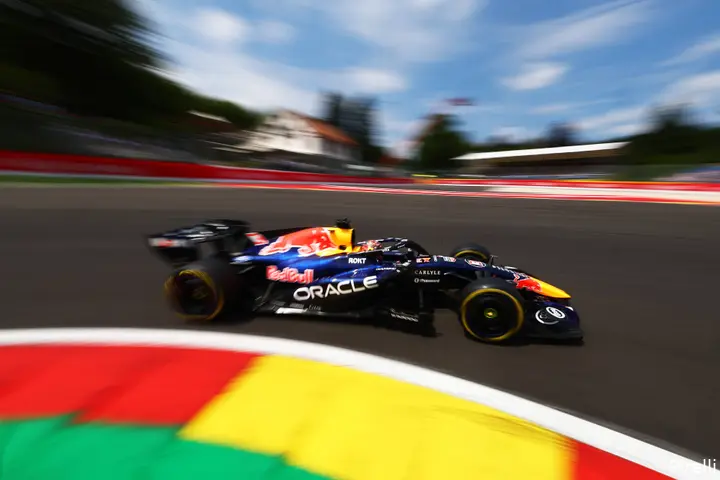pirelli-max-verstappen-red-bull-racin-gp-belgie-vrijdag