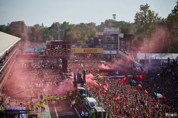 kimi-antonelli-mercedes-podium-win-max-verstappen-george-russell-italië-28-sunday-monza-2026