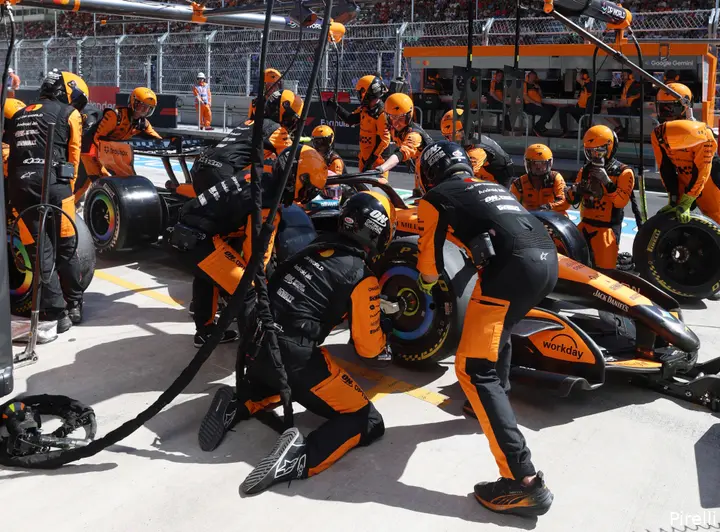 lando-norris-slow-pit-stop-2026-spanje-madrid-sunday-mclaren