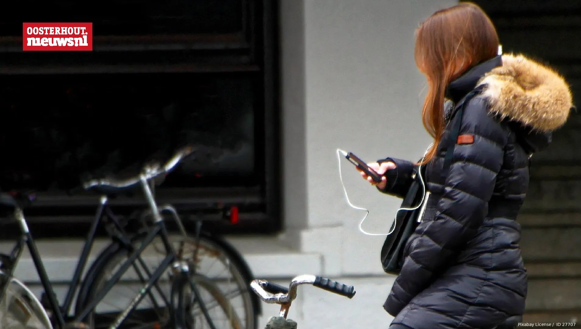meisje mobiel telefoon fiets