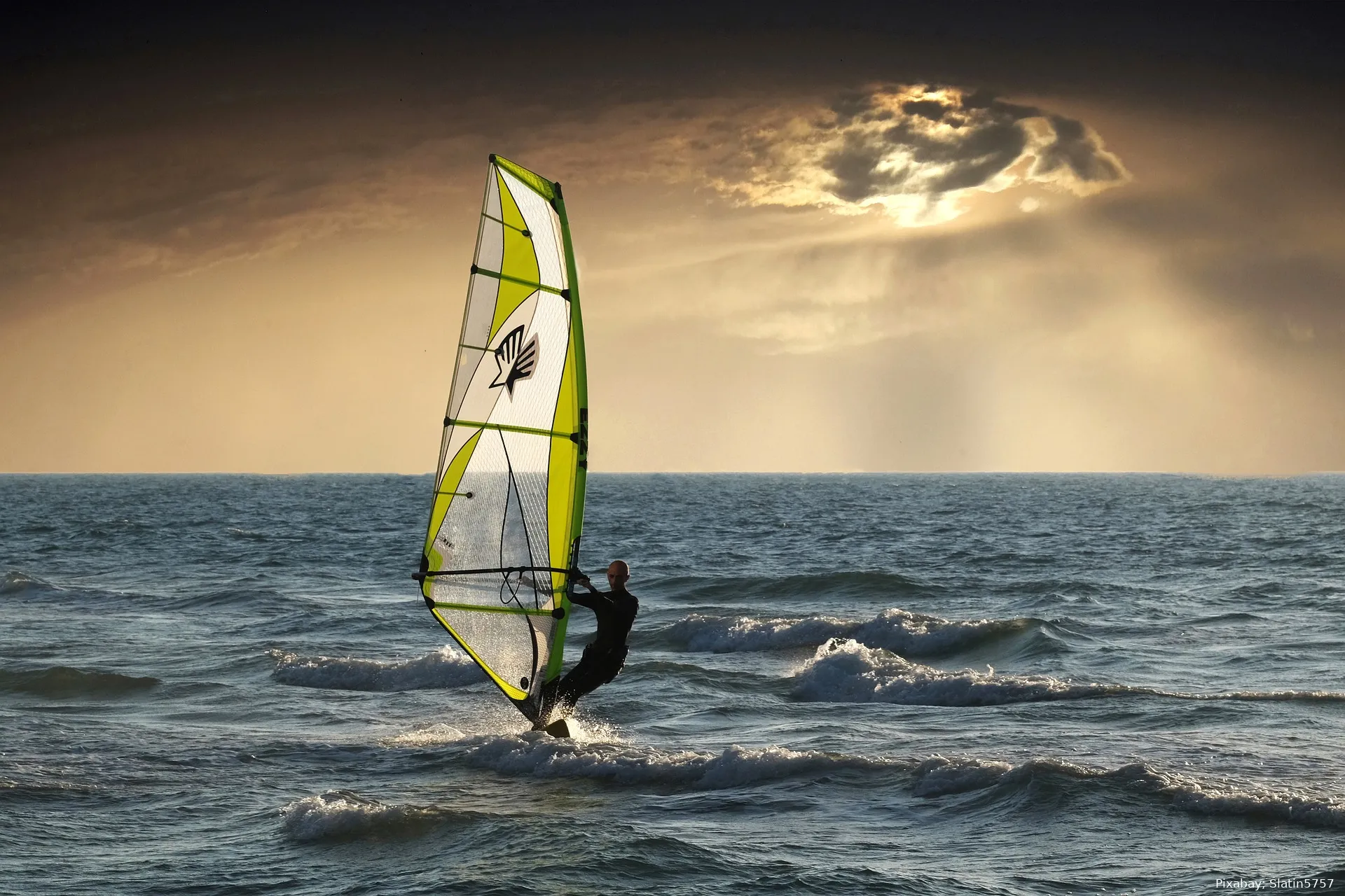 windsurfing 2298647 1920