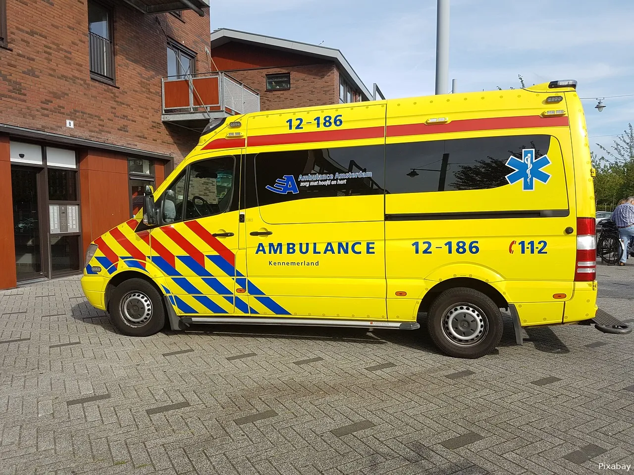 ambulance 1580712 1280