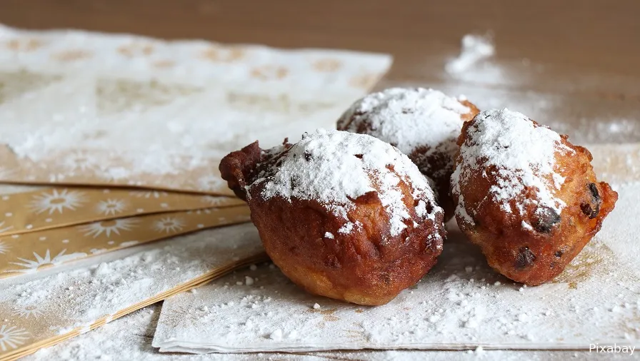 deep fried doughnut balls 3905346 1920 1