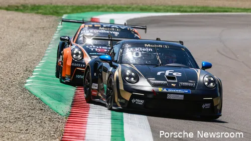 Van Eijndhoven achter CLRT-coureur Klein tijdens de kwalificatie. (Foto: Porsche Newsroom).