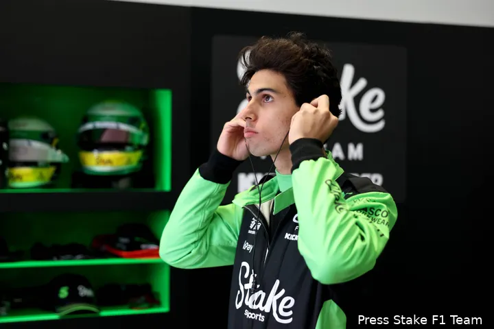 <i>Gabriel Bortoleto presteert goed tegen Nico Hülkenberg.</i>