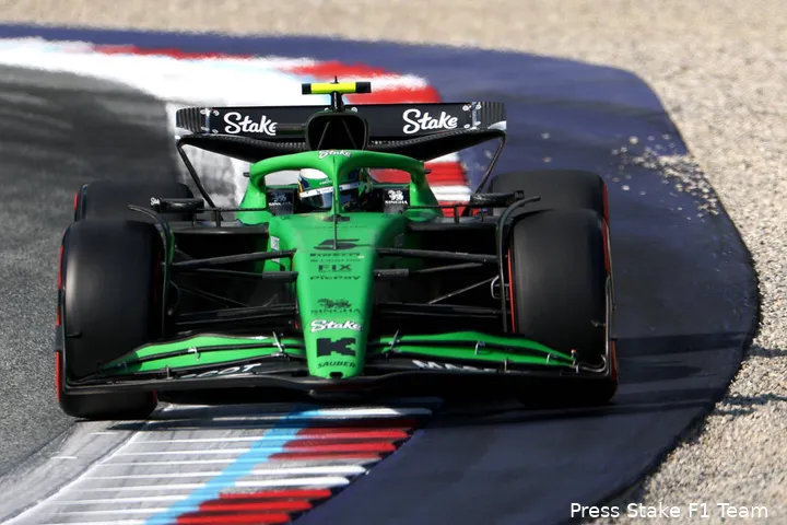 <i>Meestal is de gifgroene Sauber niet vooruit te branden, maar in Oostenrijk ging het behoorlijk.</i>