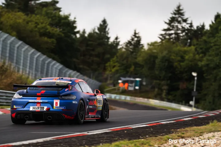 max-verstappen-franz-hermann-nordschleife-porsche-gt4-nls-licentie