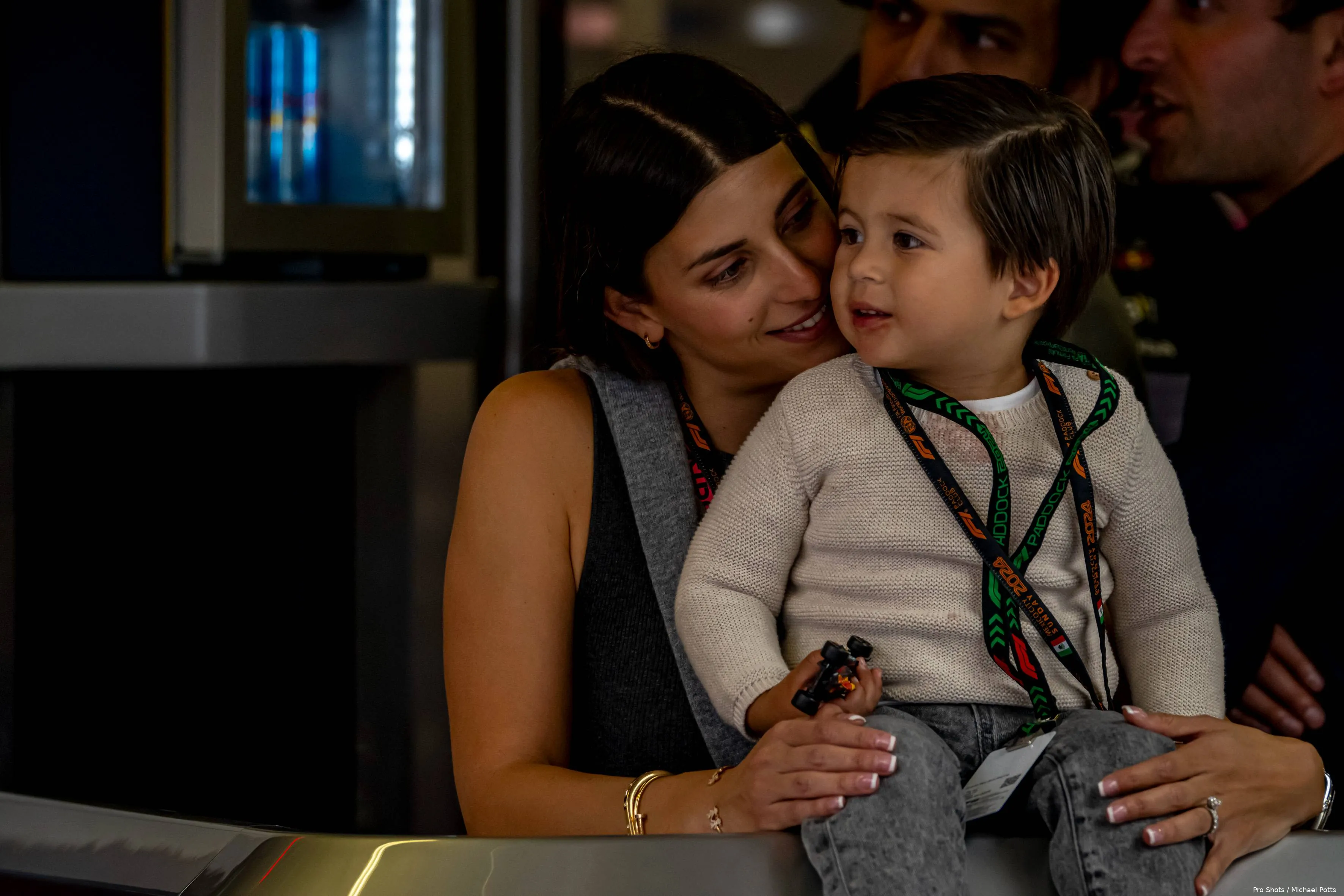 vrouw-zoon-sergio-perez-emilio-carola-martinez