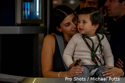 vrouw-zoon-sergio-perez-emilio-carola-martinez